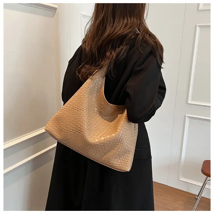 Western Style Large Capacity Woven Shoulder Bag 2024 — feature 26