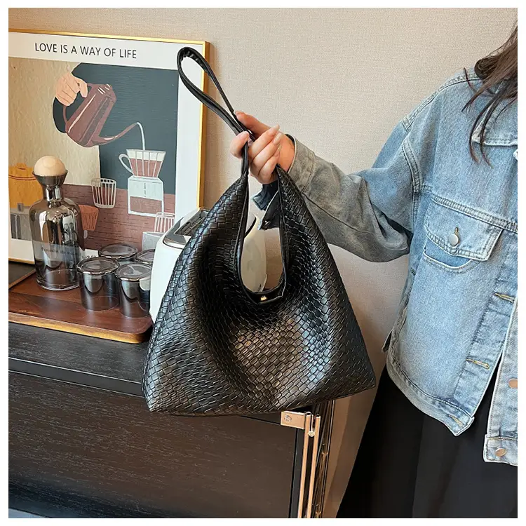 Western Style Large Capacity Woven Shoulder Bag 2024 — feature 30