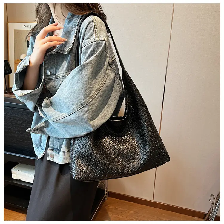 Western Style Large Capacity Woven Shoulder Bag 2024 — feature 33