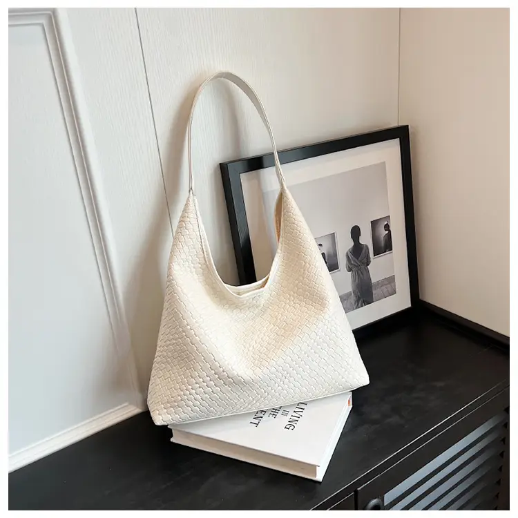 Western Style Large Capacity Woven Shoulder Bag 2024 - Image 2