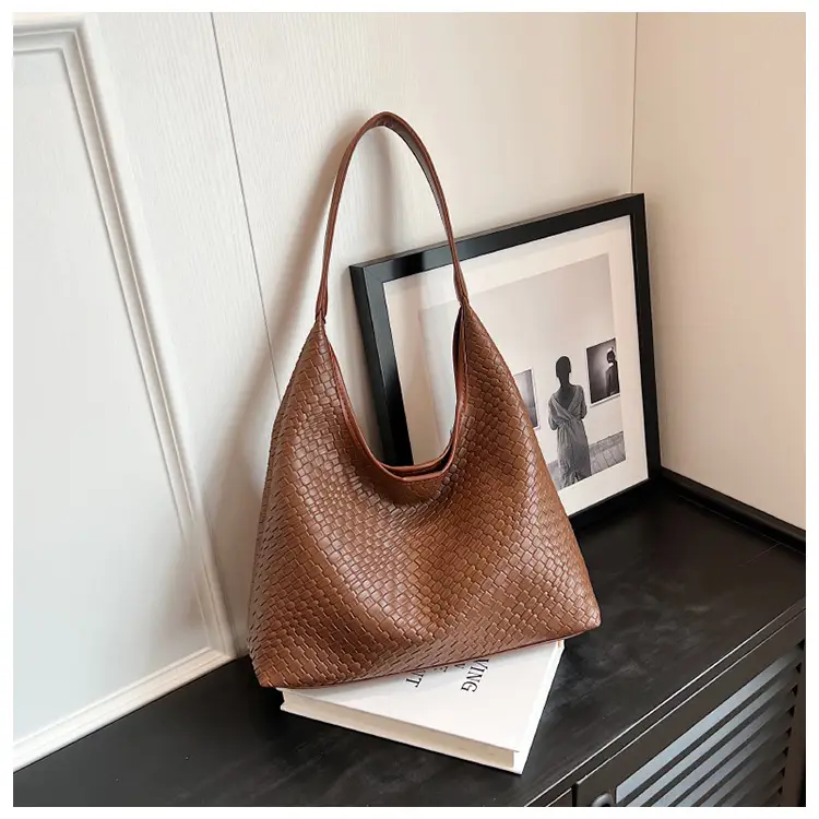 Western Style Large Capacity Woven Shoulder Bag 2024 - Image 3