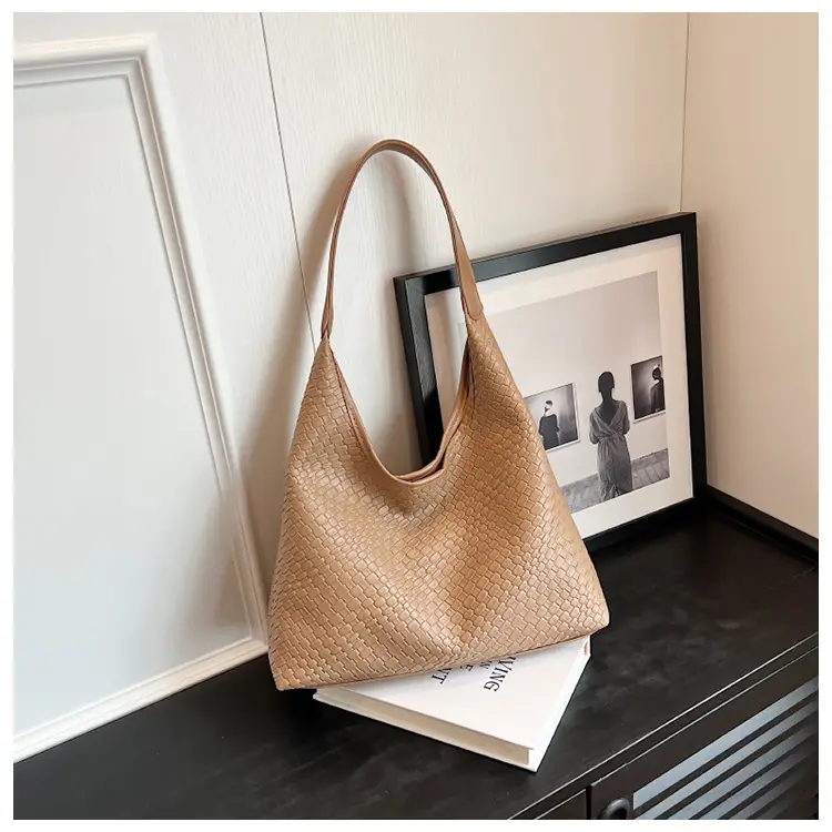 Western Style Large Capacity Woven Shoulder Bag 2024 - Image 5
