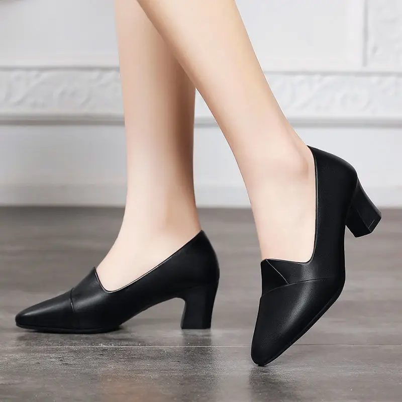 2024 Spring and Summer Mid-Heel Women's Versatile High-Heeled Leather Shoes, Soft Leather Mom Shoes, Office Shoes, Japanese Style - Image 5