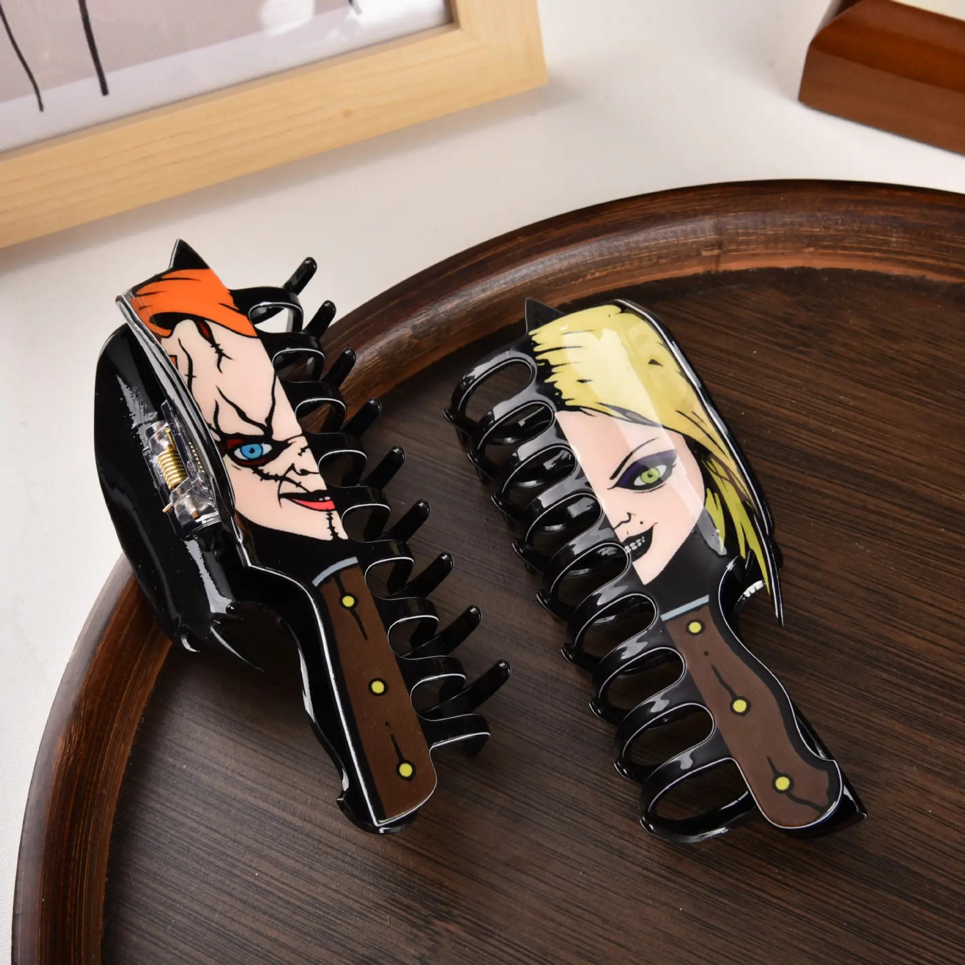 Shark Clip for Hair Band - Red Black Design - Image 3