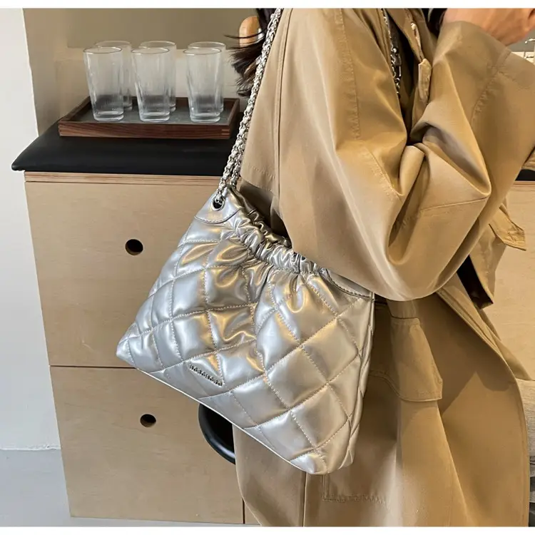 Pink Rhombus Chain Shoulder Bag for Women 2023 — feature 15