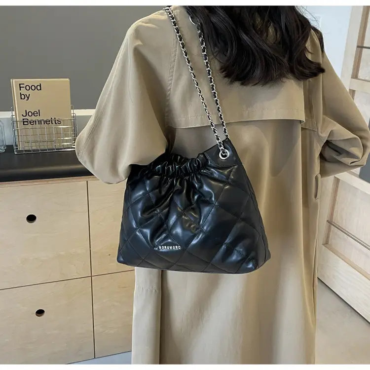 Pink Rhombus Chain Shoulder Bag for Women 2023 — feature 19