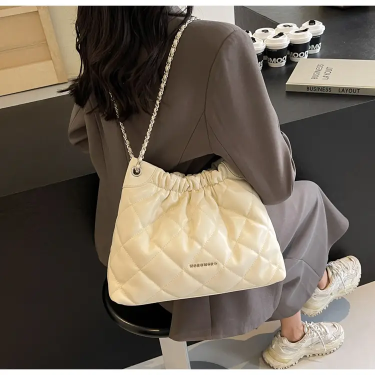 Pink Rhombus Chain Shoulder Bag for Women 2023 — feature 25