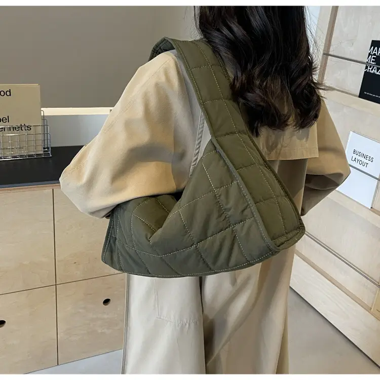 Plaid Quilted Shoulder Bag for Women Large Capacity — feature 40