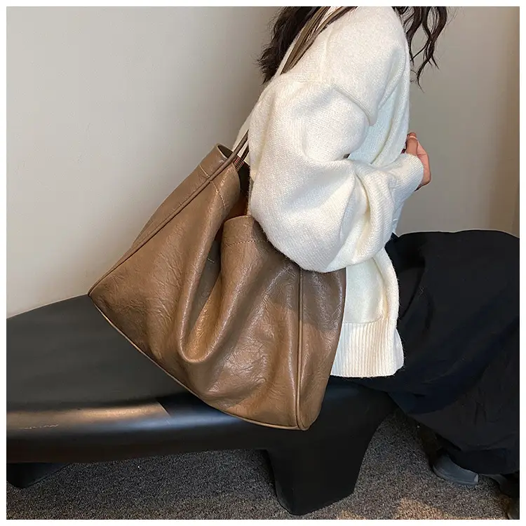Women's Brown Leather Shoulder Bag Large Capacity Retro Class — feature 11
