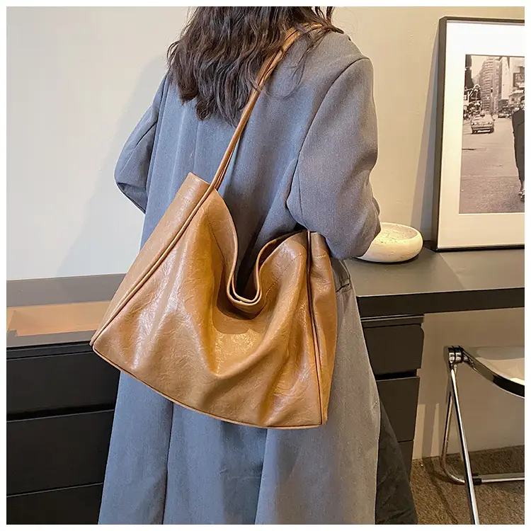 Women's Brown Leather Shoulder Bag Large Capacity Retro Class — feature 12