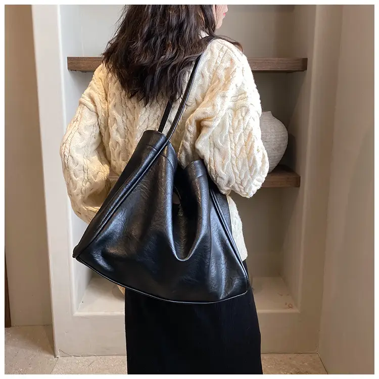 Women's Brown Leather Shoulder Bag Large Capacity Retro Class — feature 17