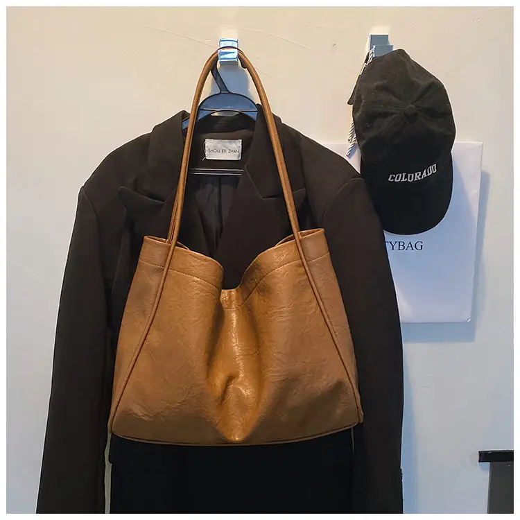 Women's Brown Leather Shoulder Bag Large Capacity Retro Class — feature 5