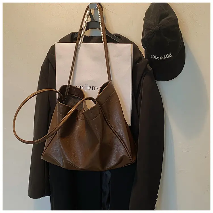 Women's Brown Leather Shoulder Bag Large Capacity Retro Class — feature 8