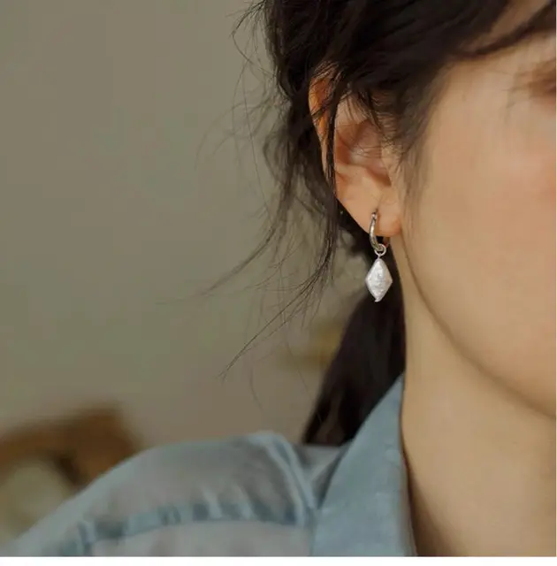 New Niche Pearl Ear Buckle for Women Elegant Earrings — feature 1
