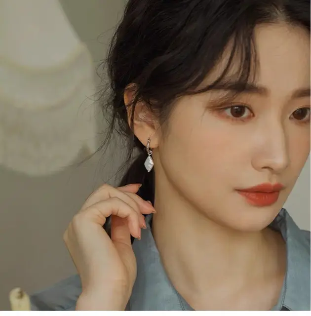 New Niche Pearl Ear Buckle for Women Elegant Earrings — feature 3