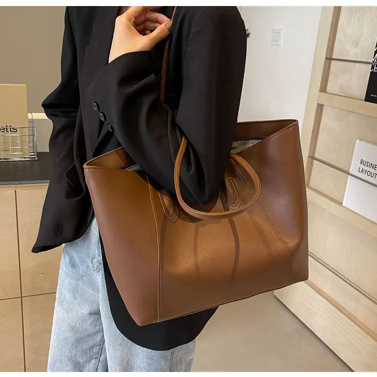 Women Large Capacity Tote Bag Cream Leather Shoulder Commuter — feature 11