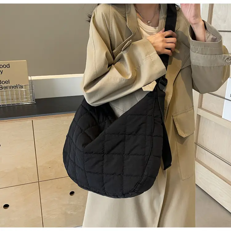 Black Rhombus Messenger Bag for Women Large Capacity — feature 18