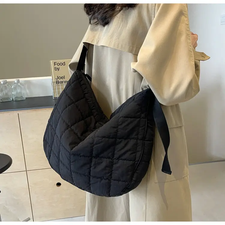 Black Rhombus Messenger Bag for Women Large Capacity — feature 19