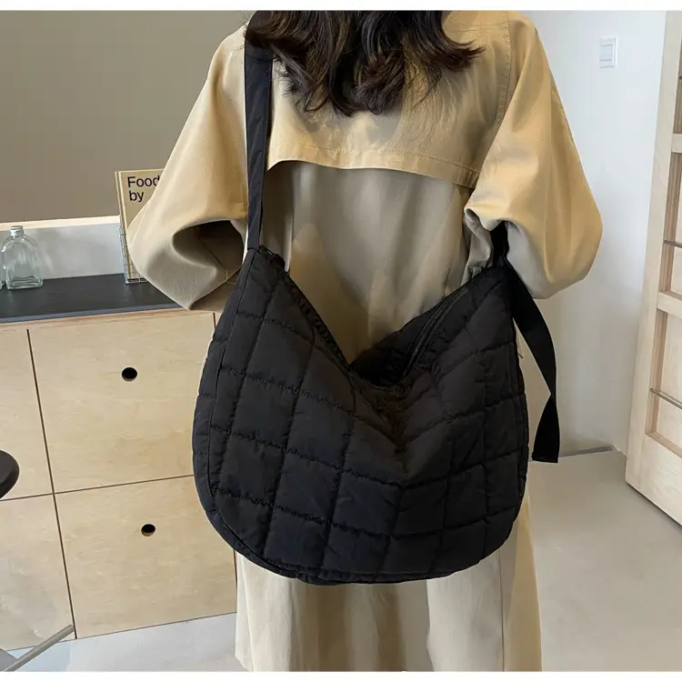 Black Rhombus Messenger Bag for Women Large Capacity — feature 20