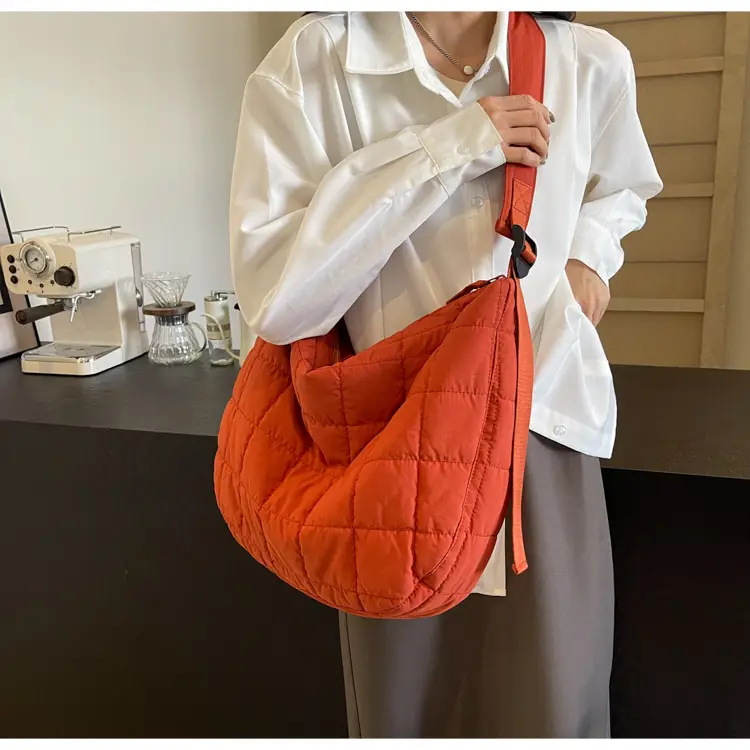 Black Rhombus Messenger Bag for Women Large Capacity — feature 36