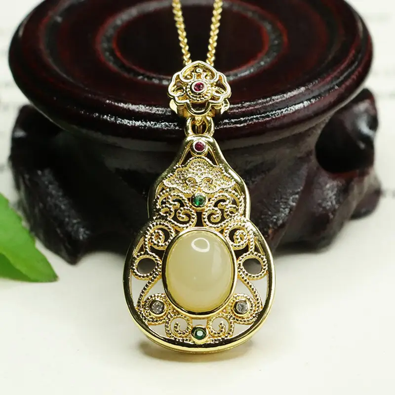 Aiyu Jade Pendant Necklace Clear Water Gourd Gold — feature 10