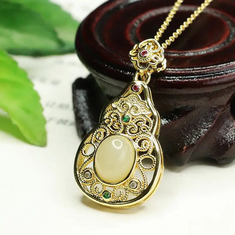 Aiyu Jade Pendant Necklace Clear Water Gourd Gold — feature 9