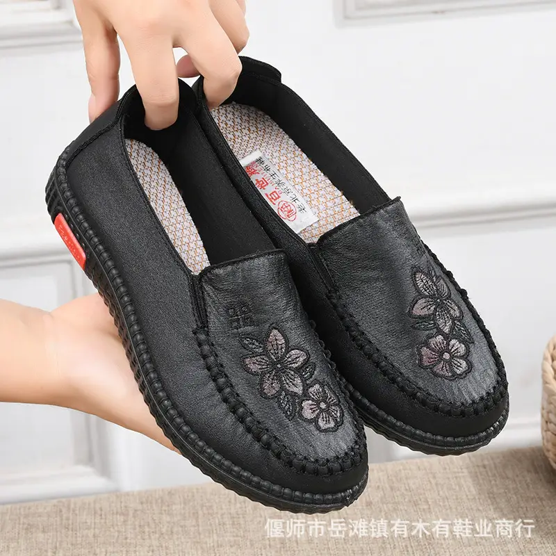 Old Beijing cloth shoes women's middle-aged and elderly flat comfortable mom shoes non-slip soft bottom grandma old shoes spring and autumn single shoes women - Image 4