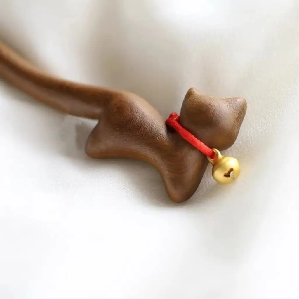 Antique Gold Silk Sandalwood Hairpin with Bell — feature 5