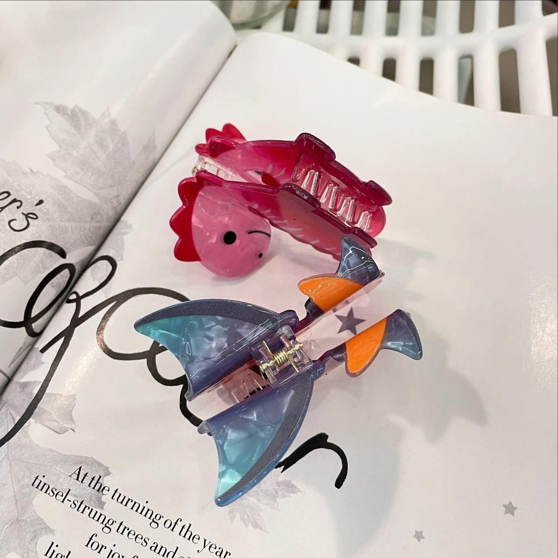 Acrylic Dinosaur Hair Clip for Girls — feature 3