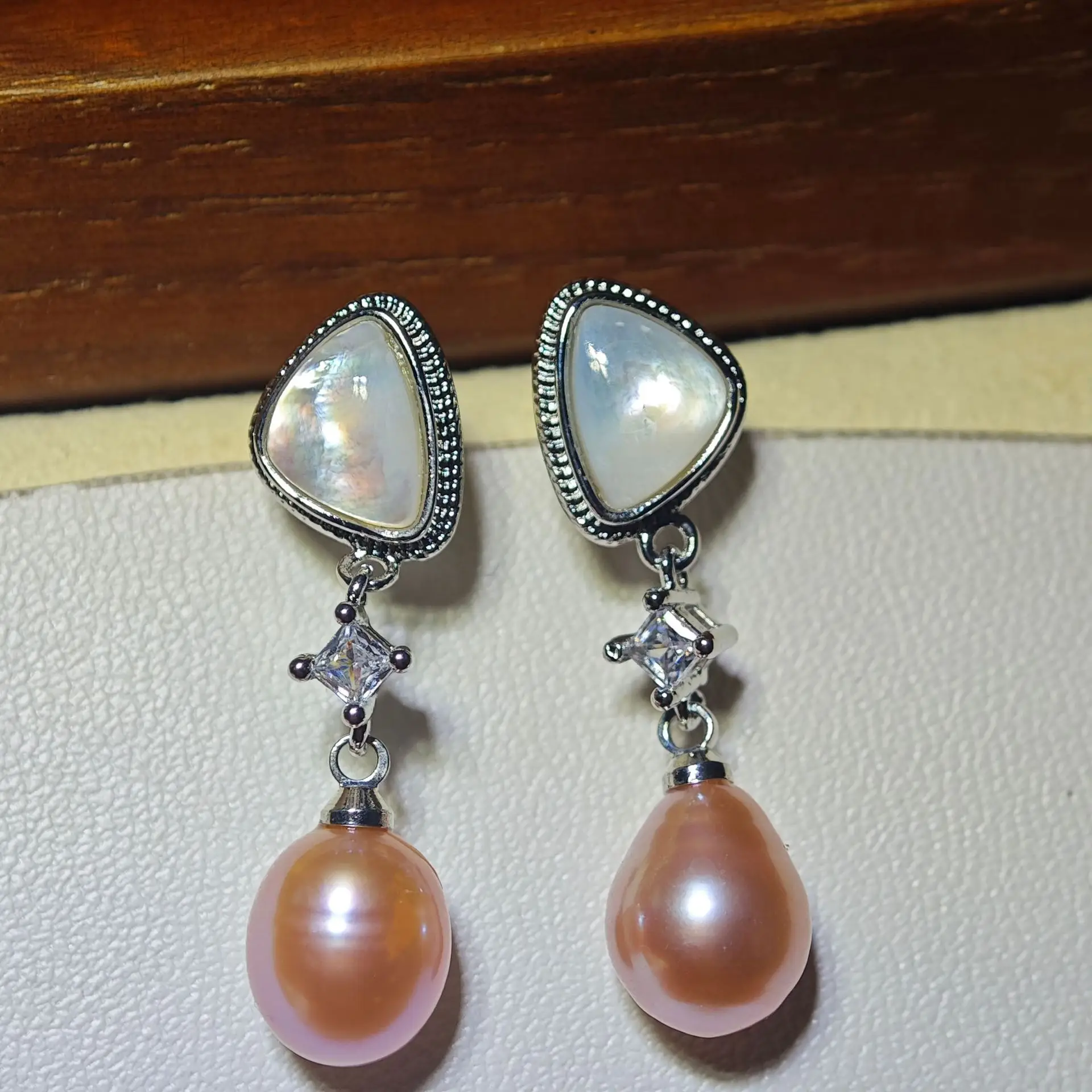 Zhuji Pearl Earrings S925 Silver Sea Shell Green — feature 3