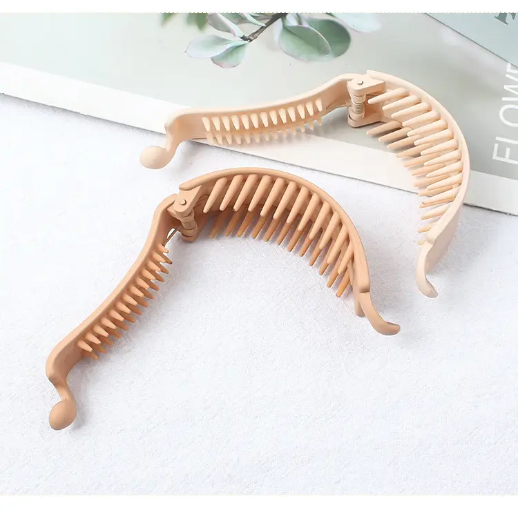 South Korea 2024 Banana Clip Vertical Hairpin — feature 6