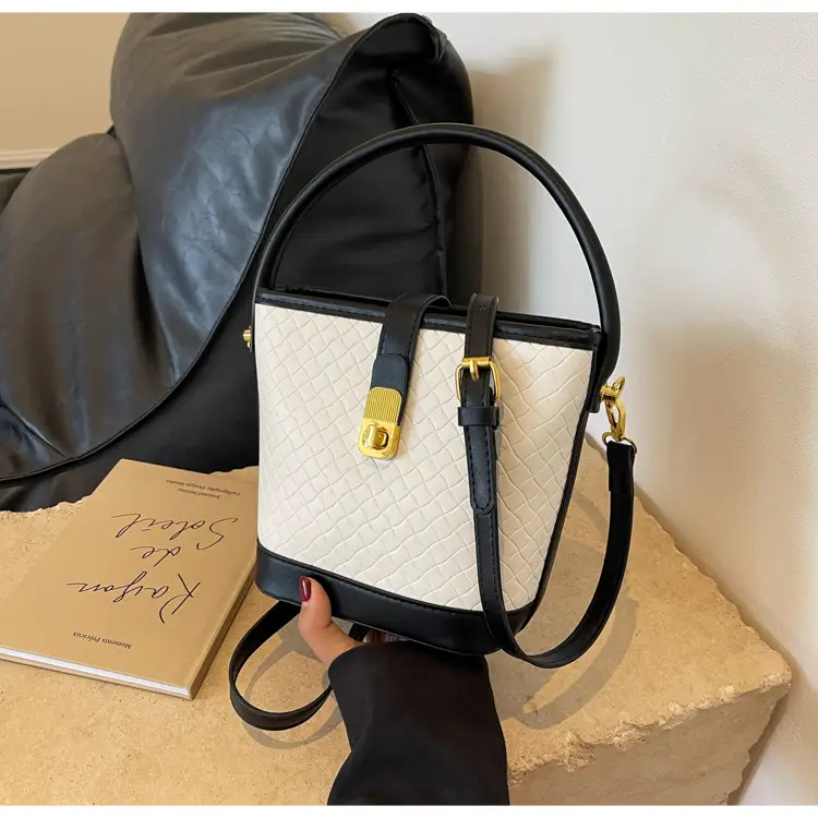 Women's Quilted Shoulder Bag Black White Gold Clasp — feature 12