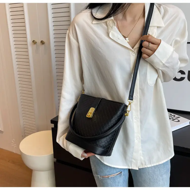Women's Quilted Shoulder Bag Black White Gold Clasp — feature 27