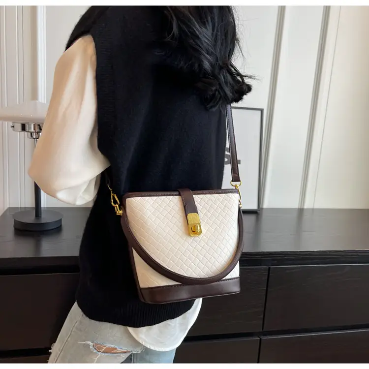 Women's Quilted Shoulder Bag Black White Gold Clasp — feature 29