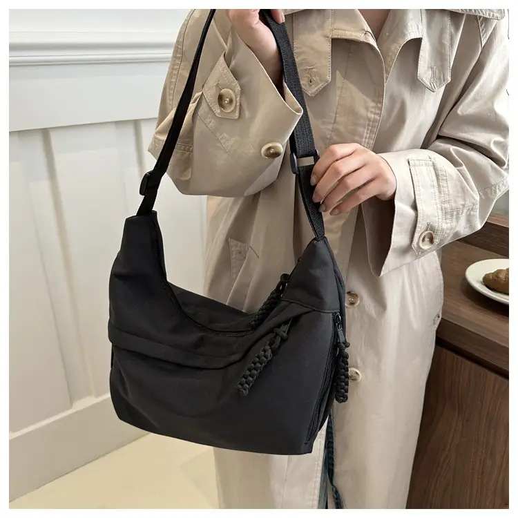 Women's Nylon Shoulder Bag Large Capacity 2024 — feature 10
