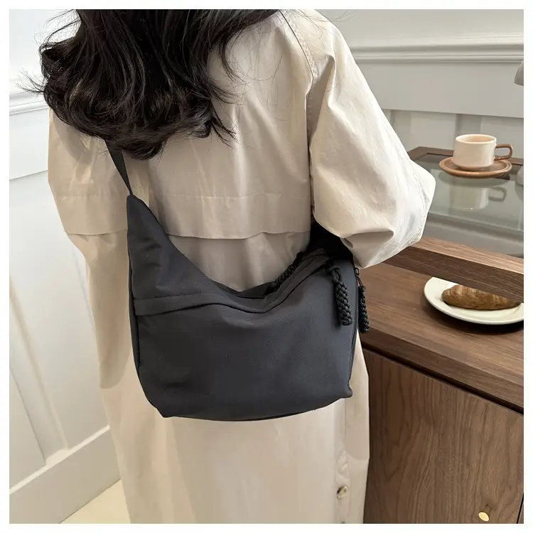 Women's Nylon Shoulder Bag Large Capacity 2024 — feature 11