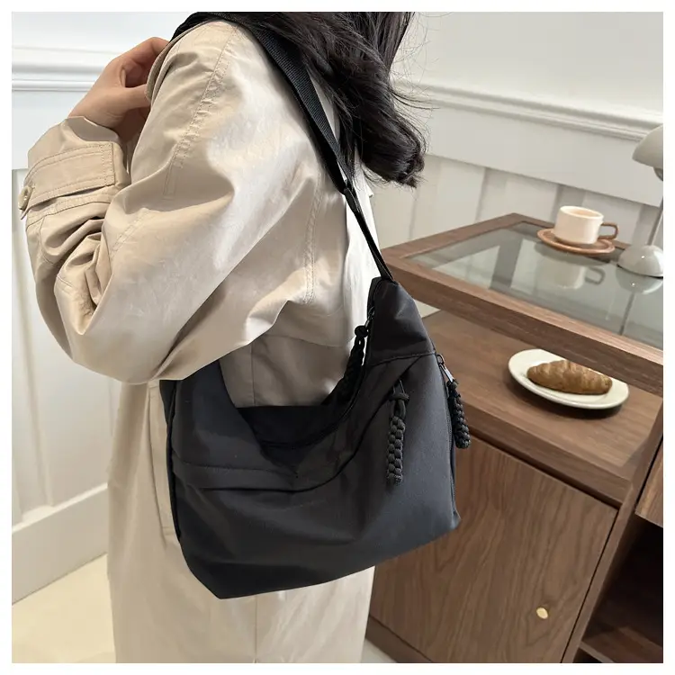 Women's Nylon Shoulder Bag Large Capacity 2024 — feature 9