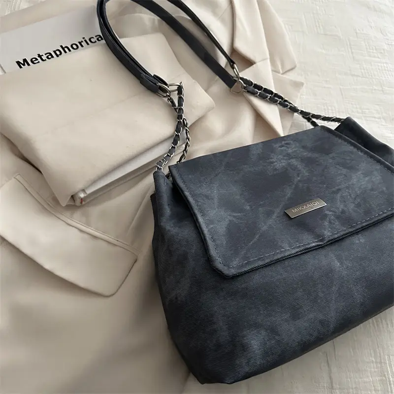 Women's Black Chain Shoulder Bag with Crossbody Strap - Image 6