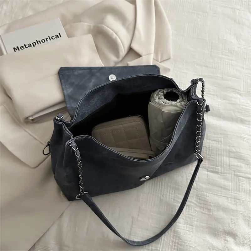 Women's Black Chain Shoulder Bag with Crossbody Strap - Image 8