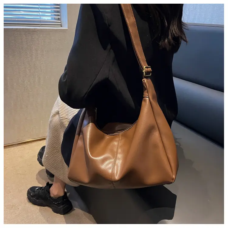 Brown Leather Shoulder Crossbody Bag Large Capacity 2026 — feature 32