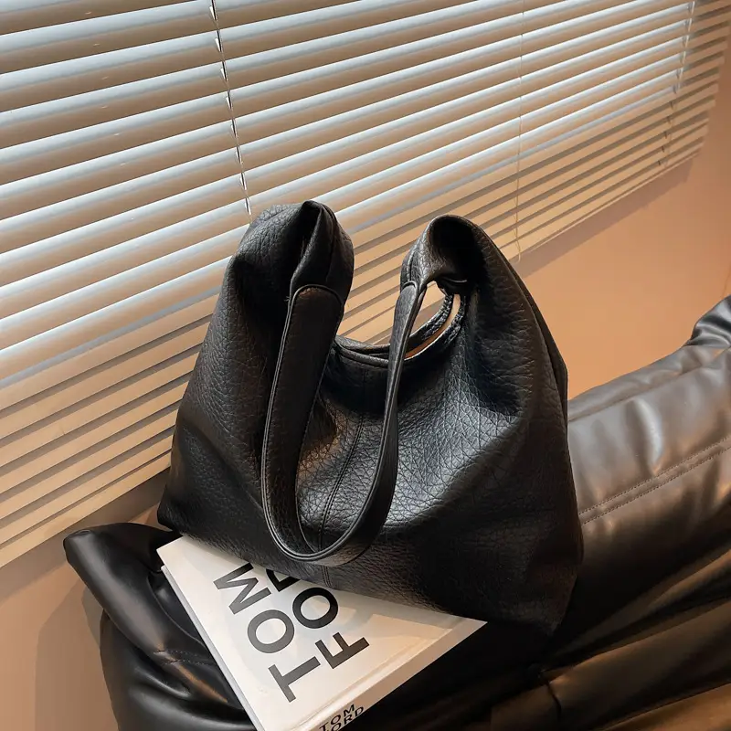 Women's Large Capacity Armpit Bag Brown Leather