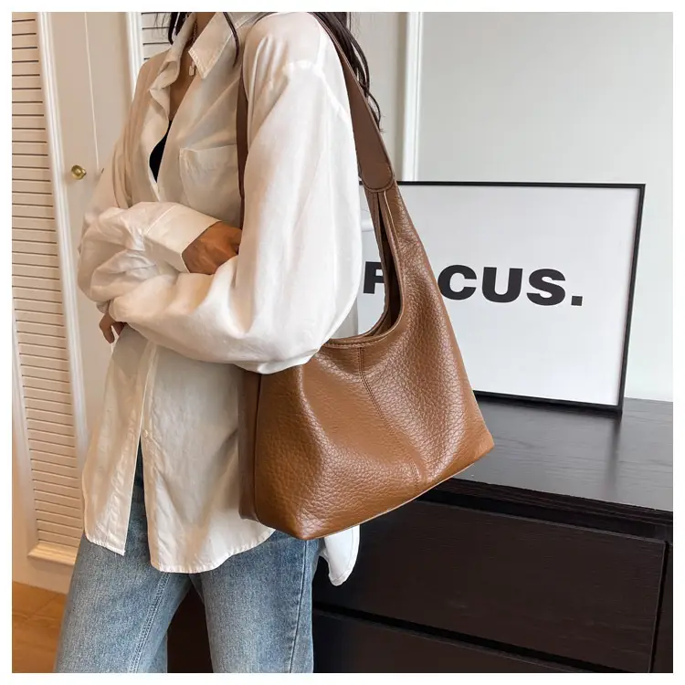 Women's Large Capacity Armpit Bag Brown Leather — feature 19