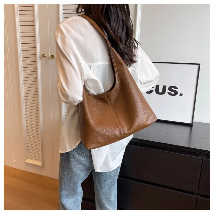 Women's Large Capacity Armpit Bag Brown Leather — feature 20