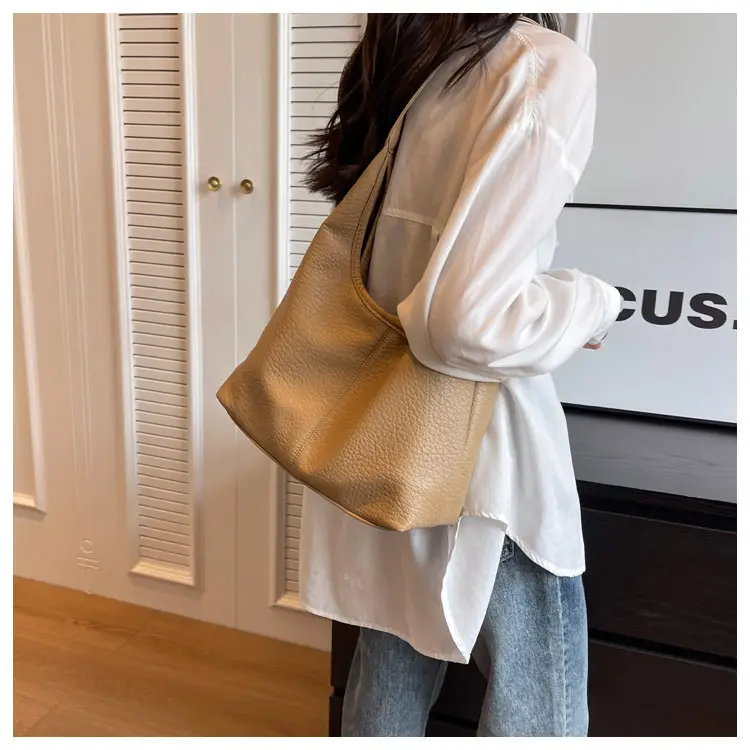 Women's Large Capacity Armpit Bag Brown Leather — feature 22