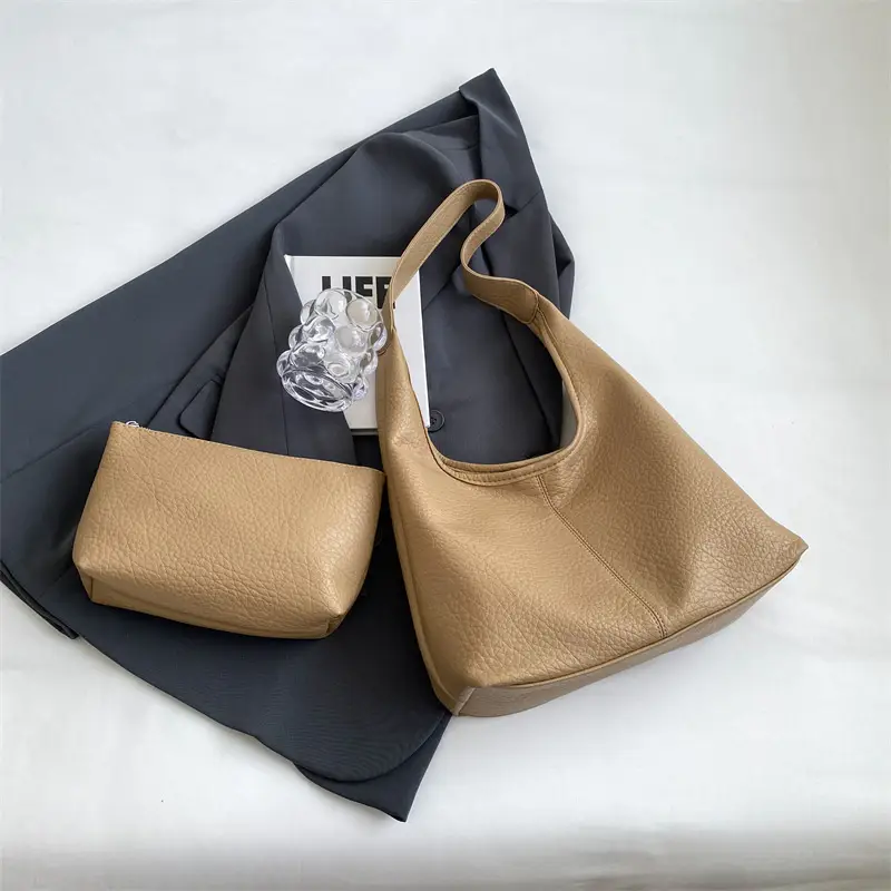 Women's Large Capacity Armpit Bag Brown Leather
