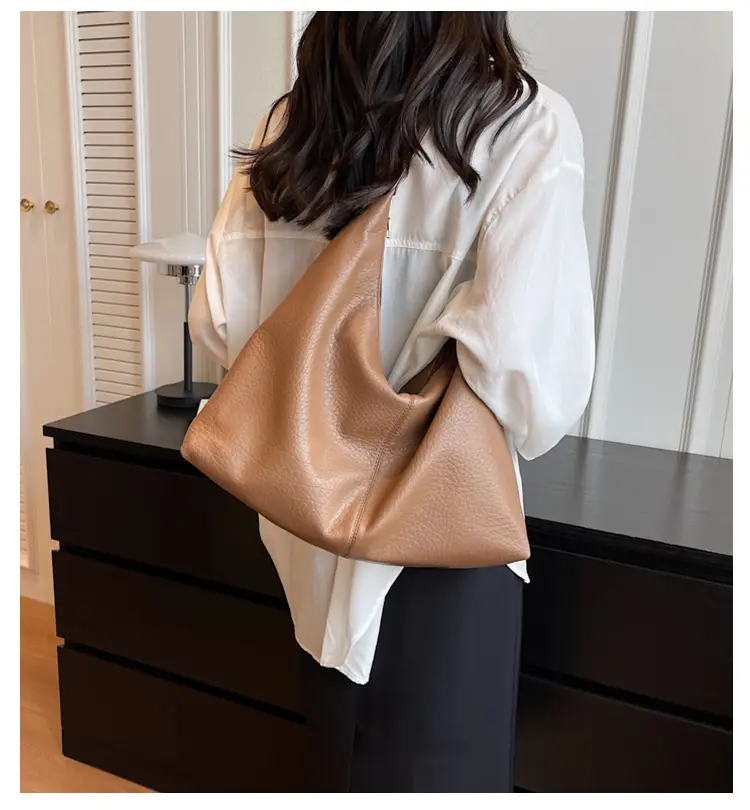 Black Large Capacity Women's Shoulder Bag 2026 — feature 10