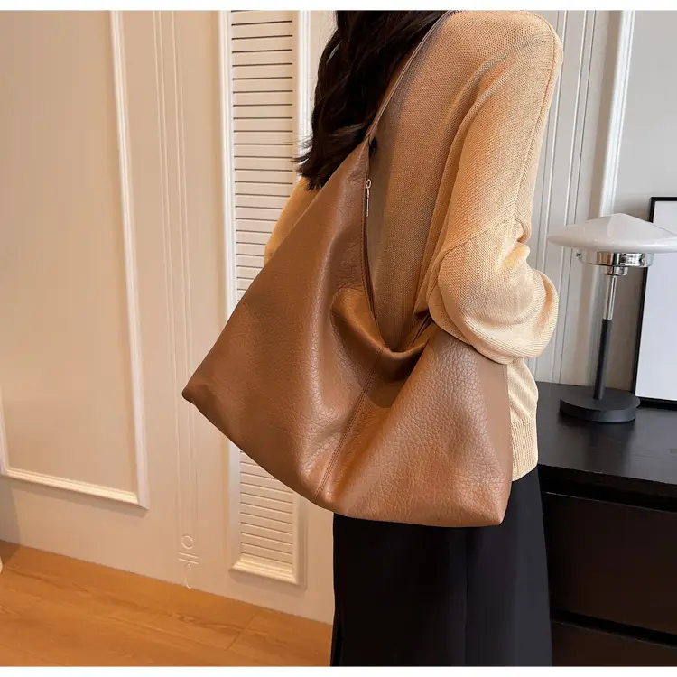 Black Large Capacity Women's Shoulder Bag 2026 — feature 18