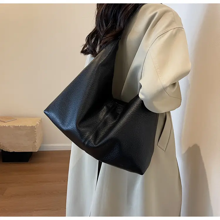Black Large Capacity Women's Shoulder Bag 2026 — feature 22
