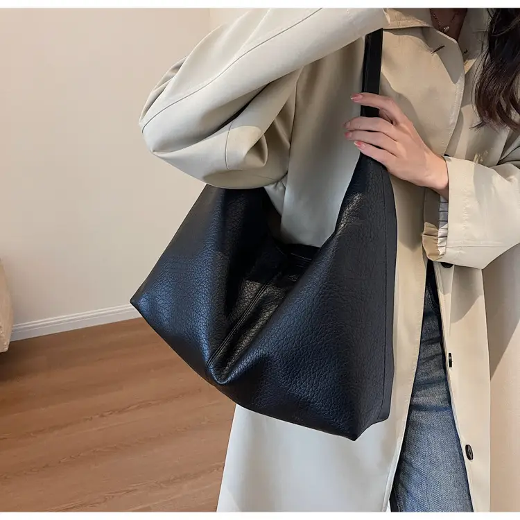 Black Large Capacity Women's Shoulder Bag 2026 — feature 23