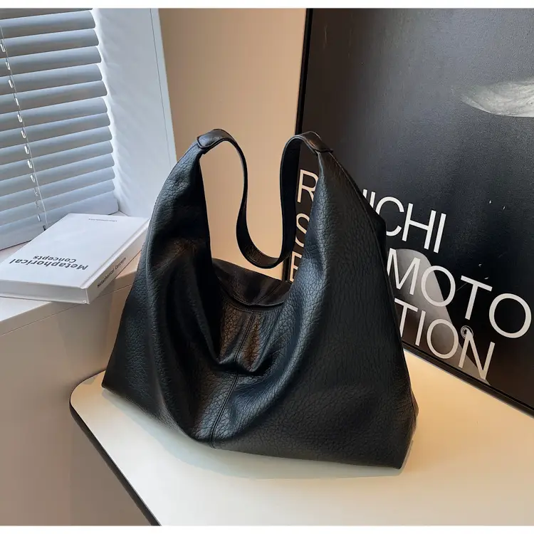 Black Large Capacity Women's Shoulder Bag 2026 — feature 28